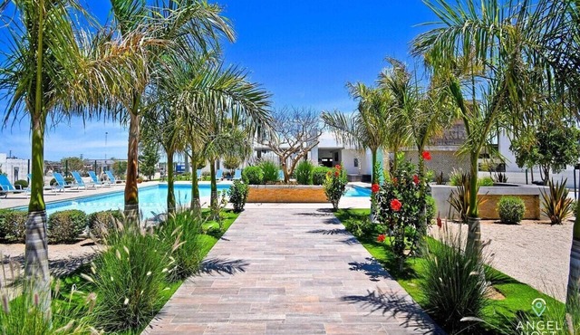 Private Gated Retreat: Pool, BBQ, Near Shops