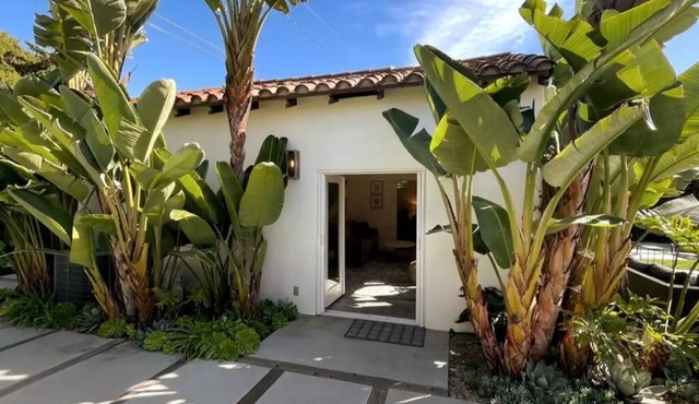 Private Guest House - Central Location - Dog Friendly - Full Kitchen
