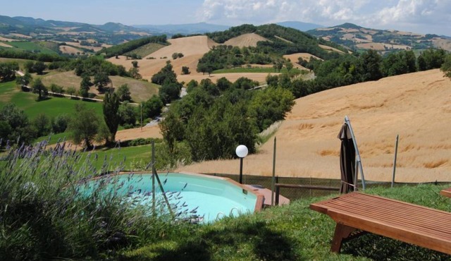 Private house with private pool and a large fenced garden. Pet friendly