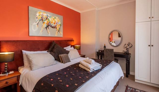 Private one bedroom self catering apartment in quiet centrally located street
