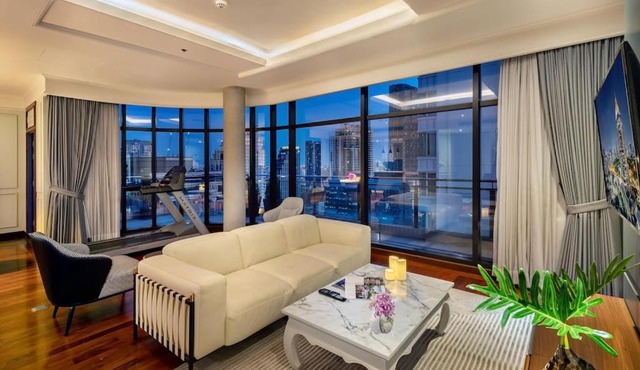 Private Penthouse Suite City View in Silom