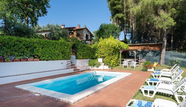 Private Villa with private pool, WIFI, A/C, TV, patio, panoramic view, close to San Gimignano