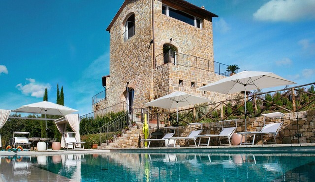Private Villa with sauna, A/C, private pool, hot tub, WIFI, TV, patio, close to Greve In Chianti