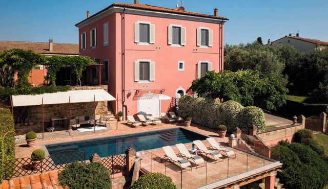 Private Villa with A/C, WIFI, hot tub, private pool, TV, patio, pets allowed, panoramic view