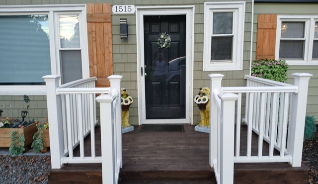 PROMO 10% WEEKLY/20% MONTHLY Pet Friendly on Forrest, Small fenced area for pets