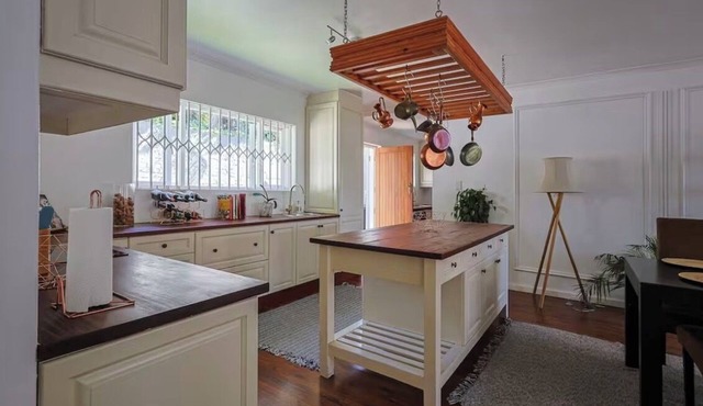 Quaint 3-bedroom house in peaceful, family friendly Cape Town neighborhood