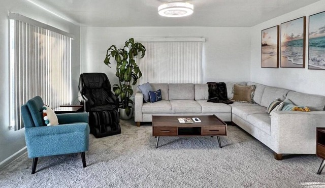 Quaint Mid-Century Cottage by the Coast