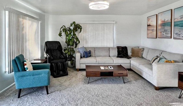 Quaint Mid-Century Cottage by the Coast