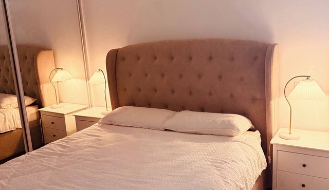 Queen bed room.