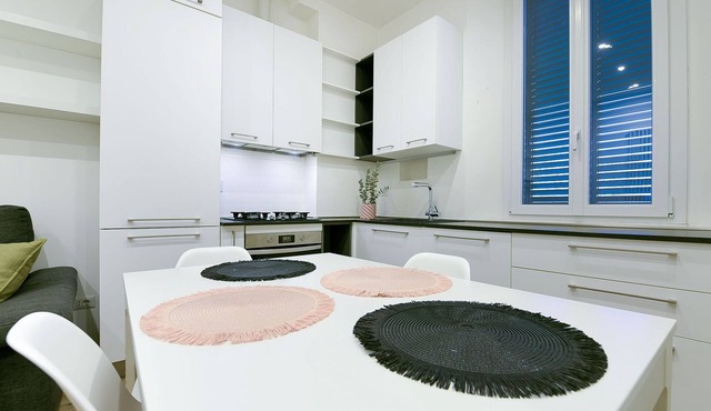 Queen Home Nicolle - One Bedroom Apartment, Sleeps 4