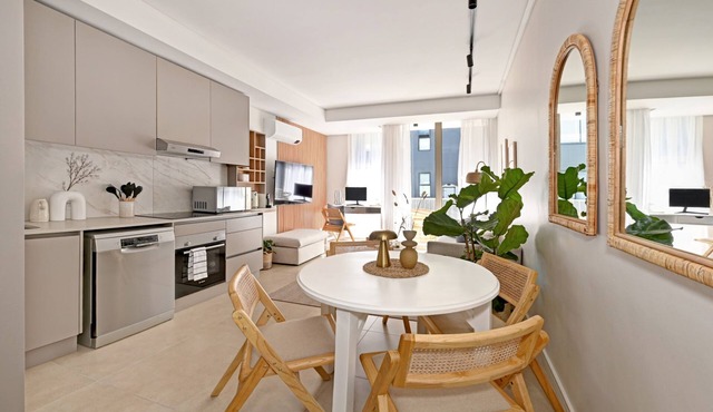 Quiet 1Bed Green Point Retreat | Central and Elegant