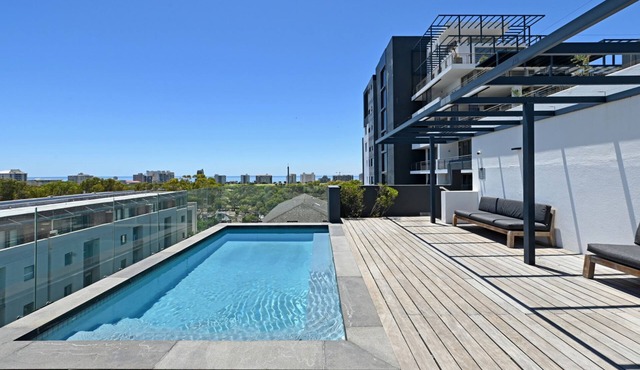 Quiet 2-Bed Green Point Retreat | Rooftop Pool