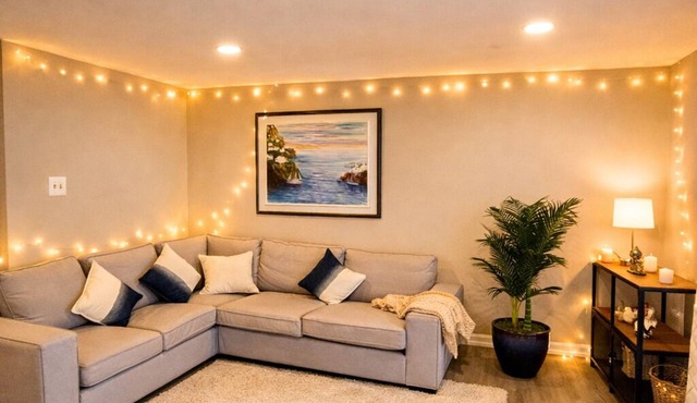 Quiet 2BR apartment near I-270, Shops & Dining, free parking