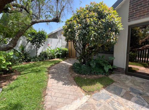 Quiet Blairgowrie Garden Cottage Close to Sandton