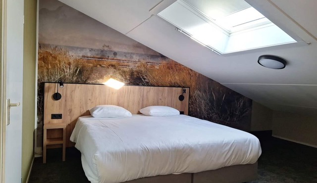 Quiet Garden Retreat with Sauna, Indoor Pool & Close to North Sea Beaches