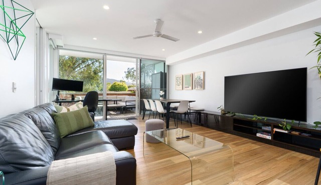 Quiet Modern Apartment in Prime Location
