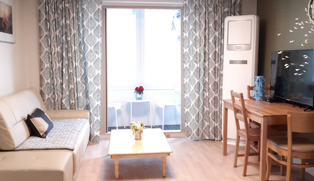 Quince I . . City center n 50 meters from subway