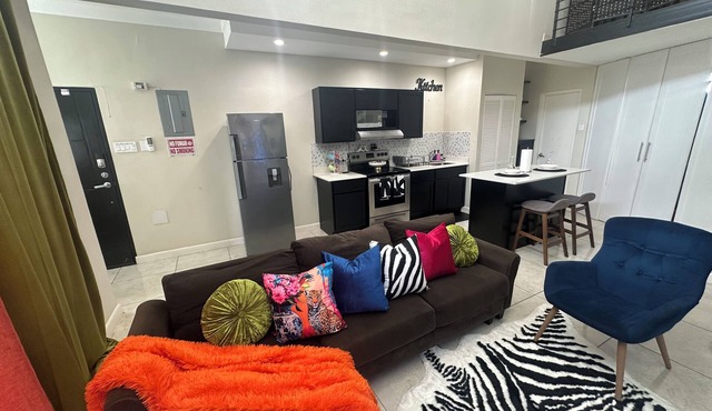 Rainbow Retreat near the heart of kingston