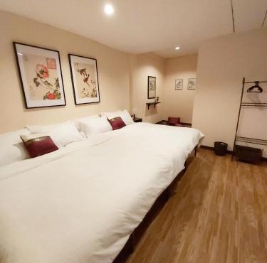 Real Bangkok Guesthouse Private 3BR Home 3 Min to BTS Ratchathewi