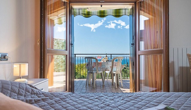 Regarda - apartment "Eden 2" with lake view, pets allowed