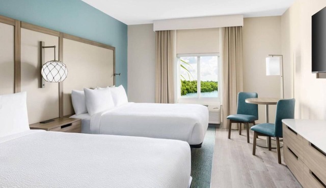 Relax and Unwind! Outdoor Pool, Pets Are Welcome, Free Breakfast!