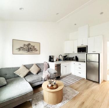 Relaxing 2BR Escape in Trendy West LA - CM-CAL