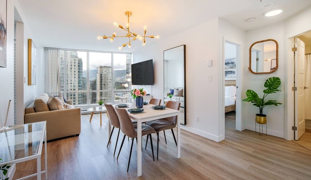Relaxing Getaway In Water View Home, Close To Seawall