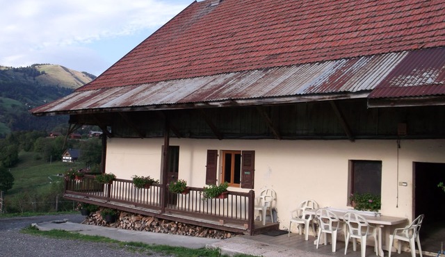 Renovated farmhouse with panoramic views