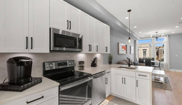 Renovated 2 Level flat+H street corridor+Parking