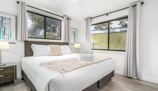 Renovated Townhouse Close to the CBD and Schools