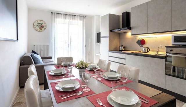 Rent Apartment - [Parking & Comfort] NEW Spacious Apt up to 8 Pax