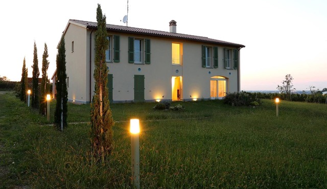Residenza Ca 'Lunga: villa with swimming pool in the Treré vineyards