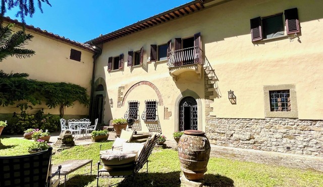 Residenza Villa degli Ochi Apartment in a Historic Villa with Private Garden