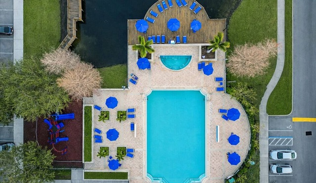 Resort stay~Heated Pool~Gym~Near Disney~Tennis