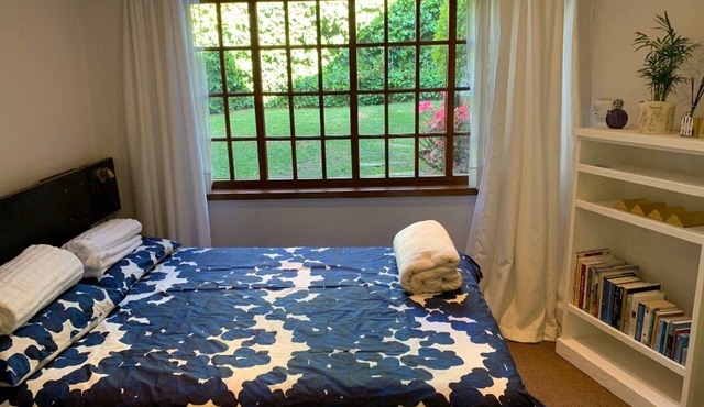 Retreat on 5th - the quiet side of Melville