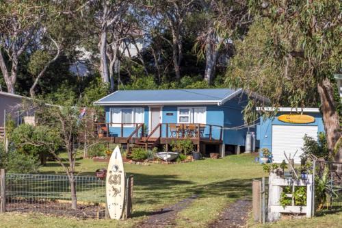 Retro Beach Cottage - classic surf getaway