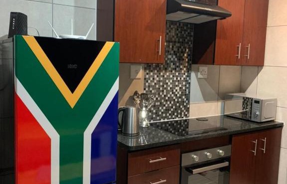 Rhino House with 3 bedrooms next to Pilanesberg and Sun City