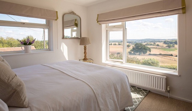 Ridgeway Farmhouse at Ragley Estate, Alcester - sleeps 8 guests in 4 bedrooms