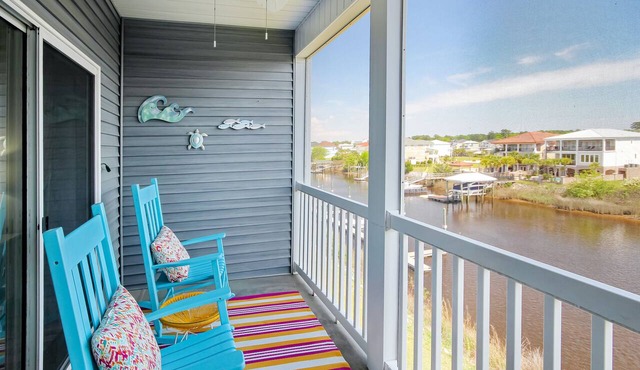 Riverfront condo with WiFi, washer/dryer, central AC, balcony with a view