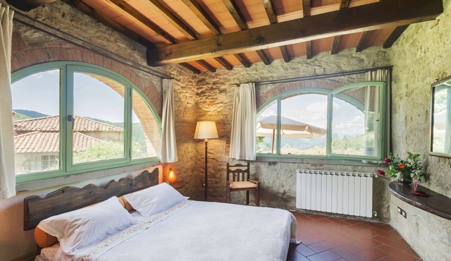 Romantic apartment in villa with swimming pool in Chianti Rufina