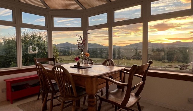 Romantic cottage with stunning Views