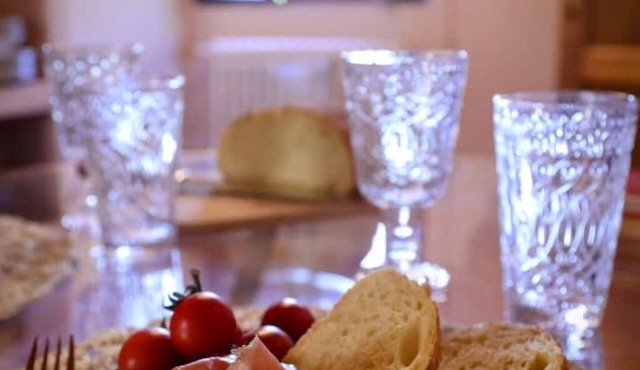 Romantic cozy house 15 minutes from Arezzo, with pool and forest