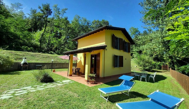 Romantic Riverside Property, small private pool. WIFI . Walk to facilities