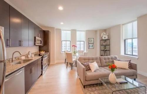 Rooftop Pool & Lounge in Downtown Charm free indoor parking