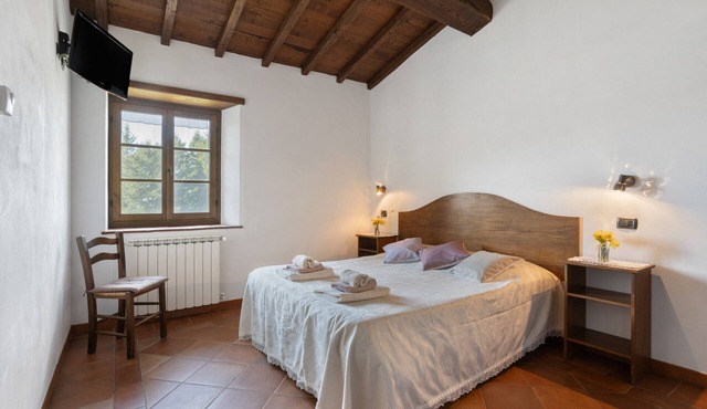 Room 'Camera B' – Prato Fiorito with Mountain View and Shared Pool