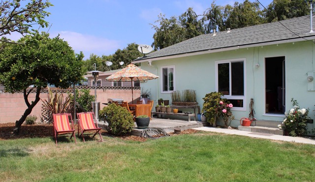 Room in West Ventura Oasis near beaches with valley views