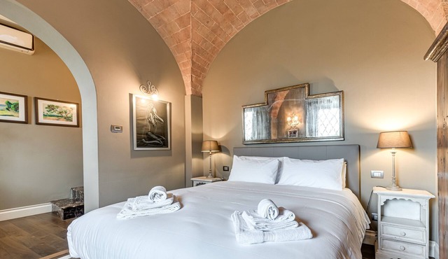 Room 'Pretty Suite Firenze' with Private Garden, Wi-Fi and Air Conditioning
