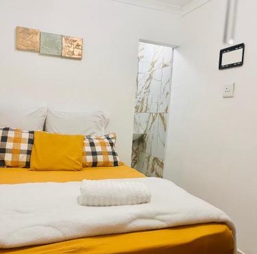 Rooms and Apartments