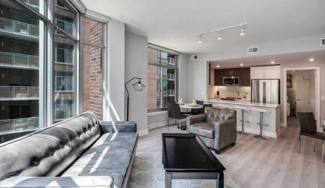 Roomy Woodmont Triangle 2BR nr Bethesda Station & Market