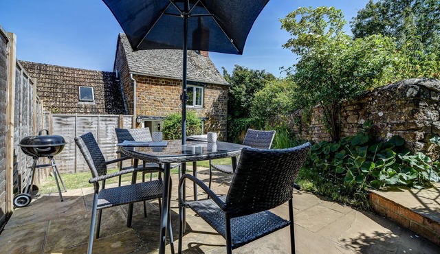 Rose Cottage | Adderbury Holiday Let | 2 Beds & Sleeps 3